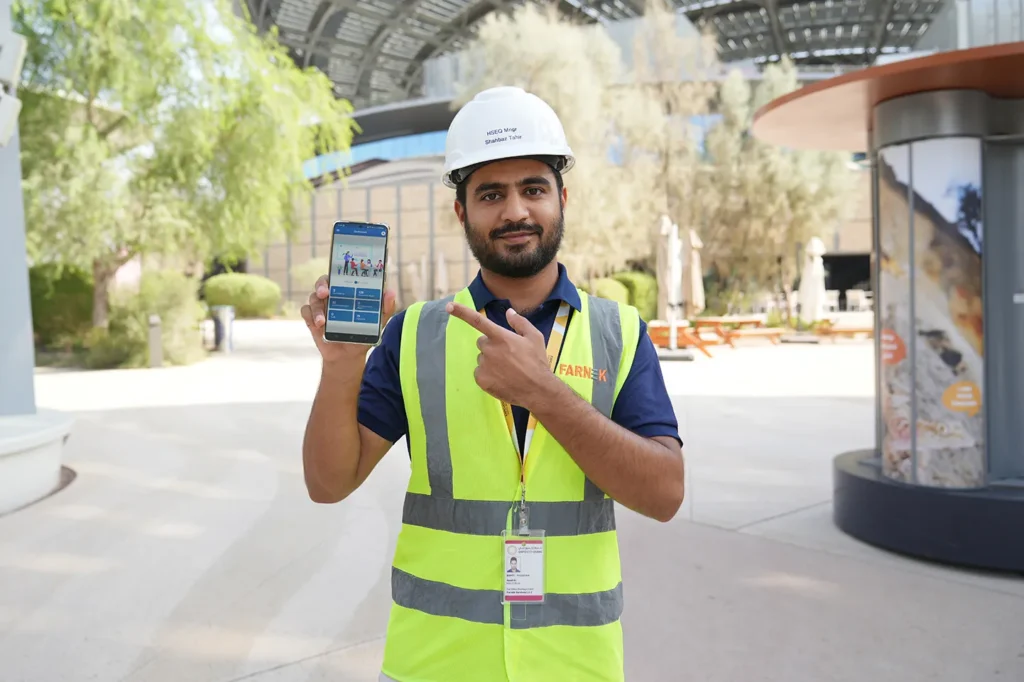 farnek-hseq-manager-shows-safetek-mobile-app